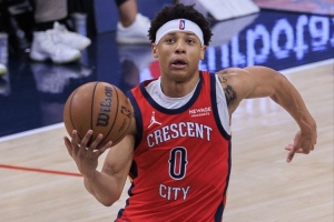 欧文在NBA晃倒人
