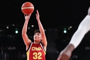 李悦洲6中2贡献5分2助1断1帽 小将仍需多打多练