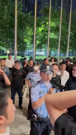 博主披露：赛后河南极端球迷冲击骚扰蓉城球迷住处，蓉城球迷报警处理