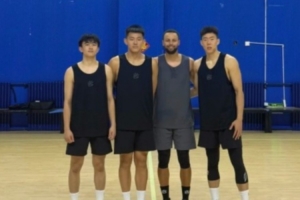 段昂君晒与库里合照：很荣幸参加中国行训练 短暂却受益良多