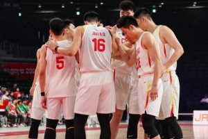 中国男篮亚运首战大胜开门红 庞峥麟17+4+1正负值+21闪耀全场