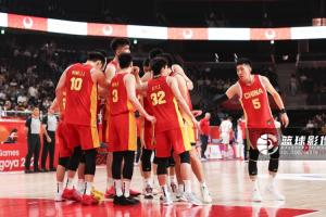 警醒!亚运半决赛中国男篮进攻哑火 半场30-49大比分落后日本