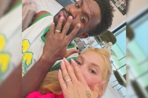 恋情升温!维尼修斯女友晒甜蜜合照 恋爱对戒成最大亮点
