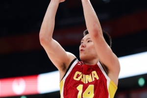 媒体人透露：李弘权、赵嘉义有望出战 中国男篮锋线吃紧局面或将缓解