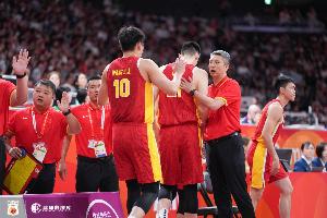 憾负东道主！中国男篮不敌日本无缘决赛 将与伊朗争夺季军