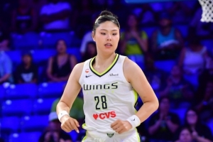 飞翼97-77轻取火花 李月汝4分6篮板