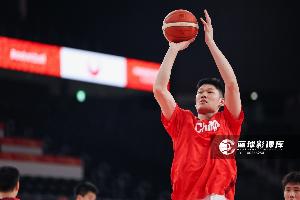手感火热！胡金秋首节替补登场6分钟2中2高效砍下4分 正负值-8