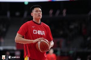 硬汉本色！李弘权末节连飙三分独取11分 全场8中3贡献12分4板