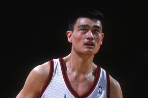博主感慨：曾以为姚明时代是中国男篮的起点 谁料竟成巅峰