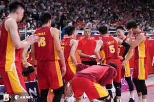媒体人：男篮身心俱疲状态明显 谈技战术已无意义