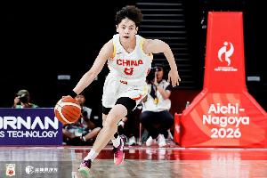 闲庭信步！杨舒予6投2中砍下5分10板2助1断 正负值高达+41
