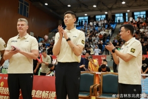 媒体人：由留美教练李昂率留洋军团征战亚运 也不至于打得如此难看