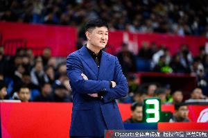 媒体人：篮协2022年向杜锋开出均薪超千万长约 期限直至2028年