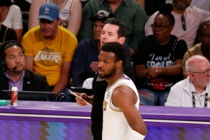 夸梅-布朗：布朗尼加盟湖人宛如剧本 除詹姆斯外无人能让儿子获此待遇