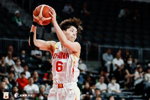 势不可挡！杨舒予半场9投8中狂砍18分3板2助2断 正负值+17