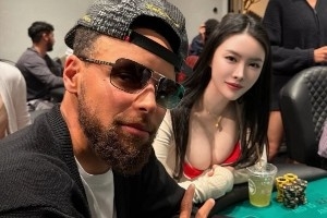 再度同框！人气美女牌手All In姐分享与库里的牌桌合影