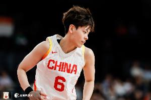 盼无大碍！杨舒予两分7投全中砍21分4助2断 第三节不慎扭伤脚踝