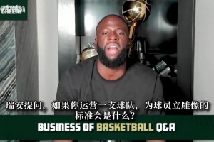 来看橄榄球比赛！KD与阿奇·曼宁共同庆祝逆转胜利
