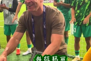 赢得国安球迷的心❤！实拍：亚冠赛后工体高呼“蒙哥马利”
