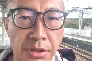 于嘉为中国男篮送行：鼎盛期他们带给我自豪感，低谷期我也要和他们在一起