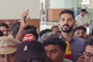 传奇降临！小罗刚抵达印度，就被球迷和媒体围得水泄不通